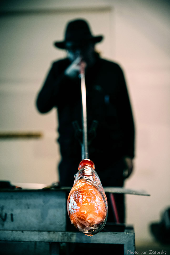 jiri suhajek blowing glass