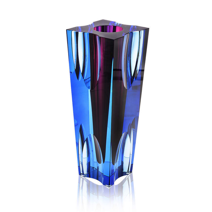 Ellipse, luxurious vase of hand cut Moser crystal