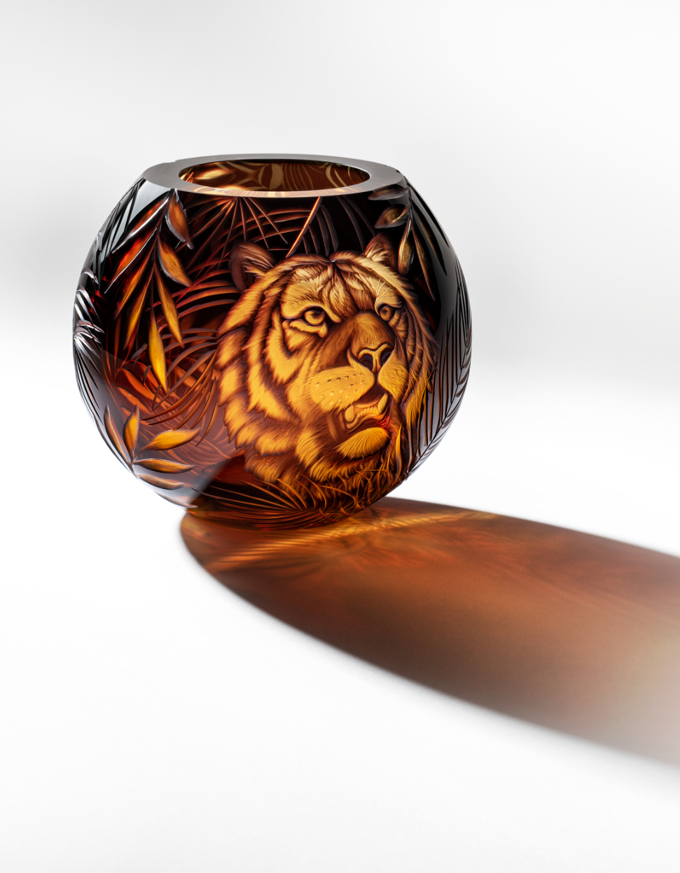 Beauty vase with tiger engraving, 13 cm - gallery #1