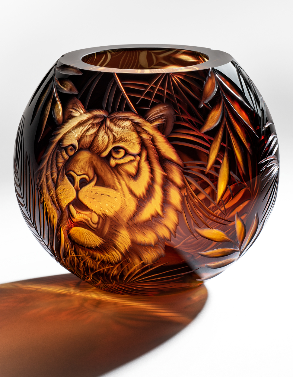 Beauty vase with tiger engraving, 13 cm - gallery #2