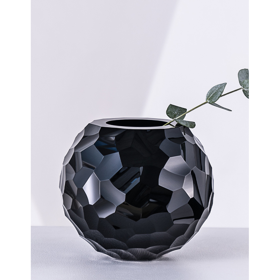 Handcrafted Bohemian crystal vase Beaty with the decor of polished